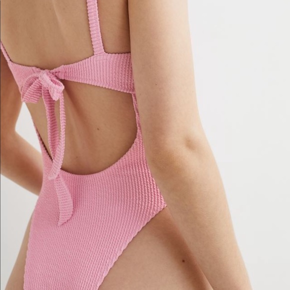 Pink one piece with underwire - Picture 2 of 3